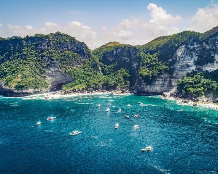 Day 1 Explore Siaba Island & Manta Point