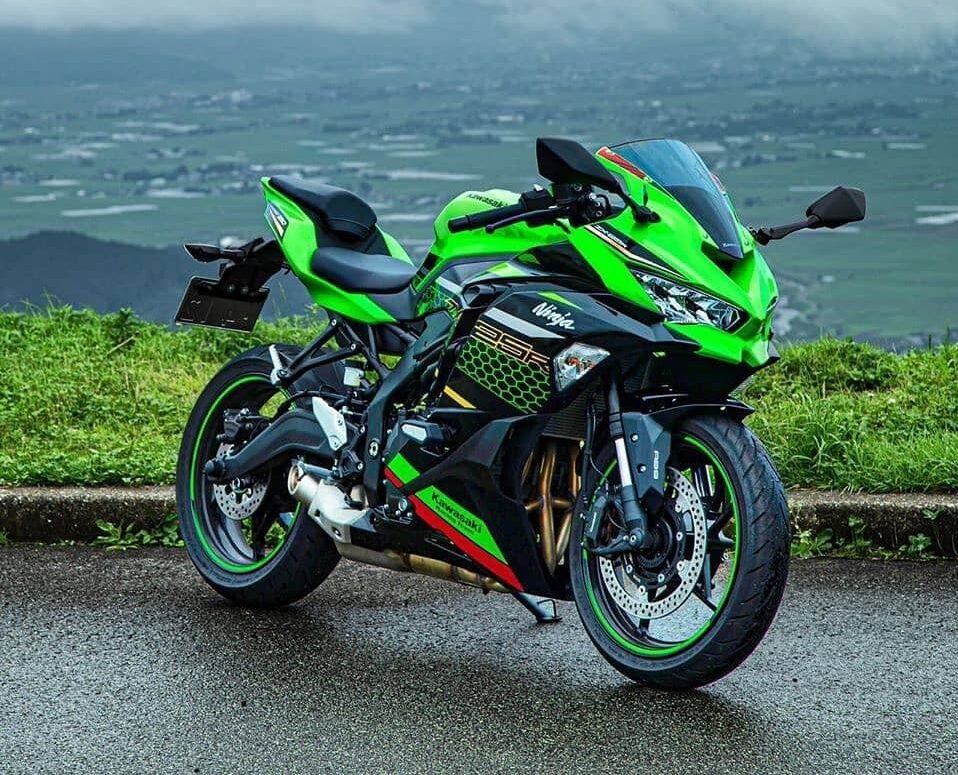 KAWASAKI ZX 25 R