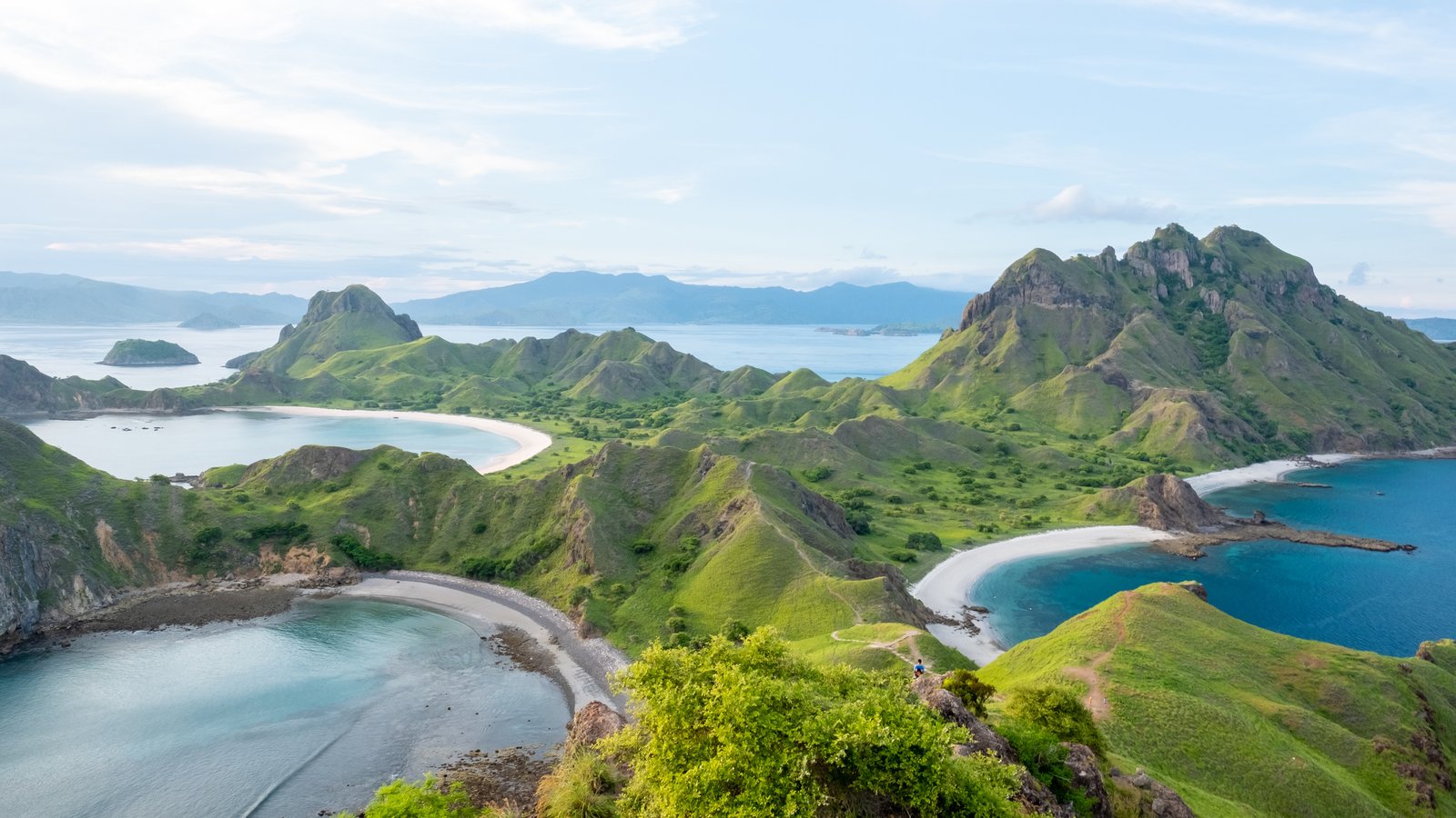 sailing to padar island